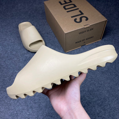 Yeezy claquettes « Sable du désert »