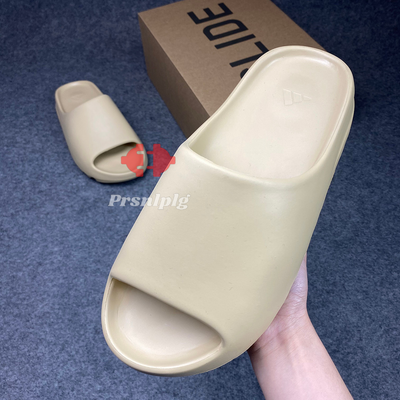 Yeezy claquettes « Sable du désert »