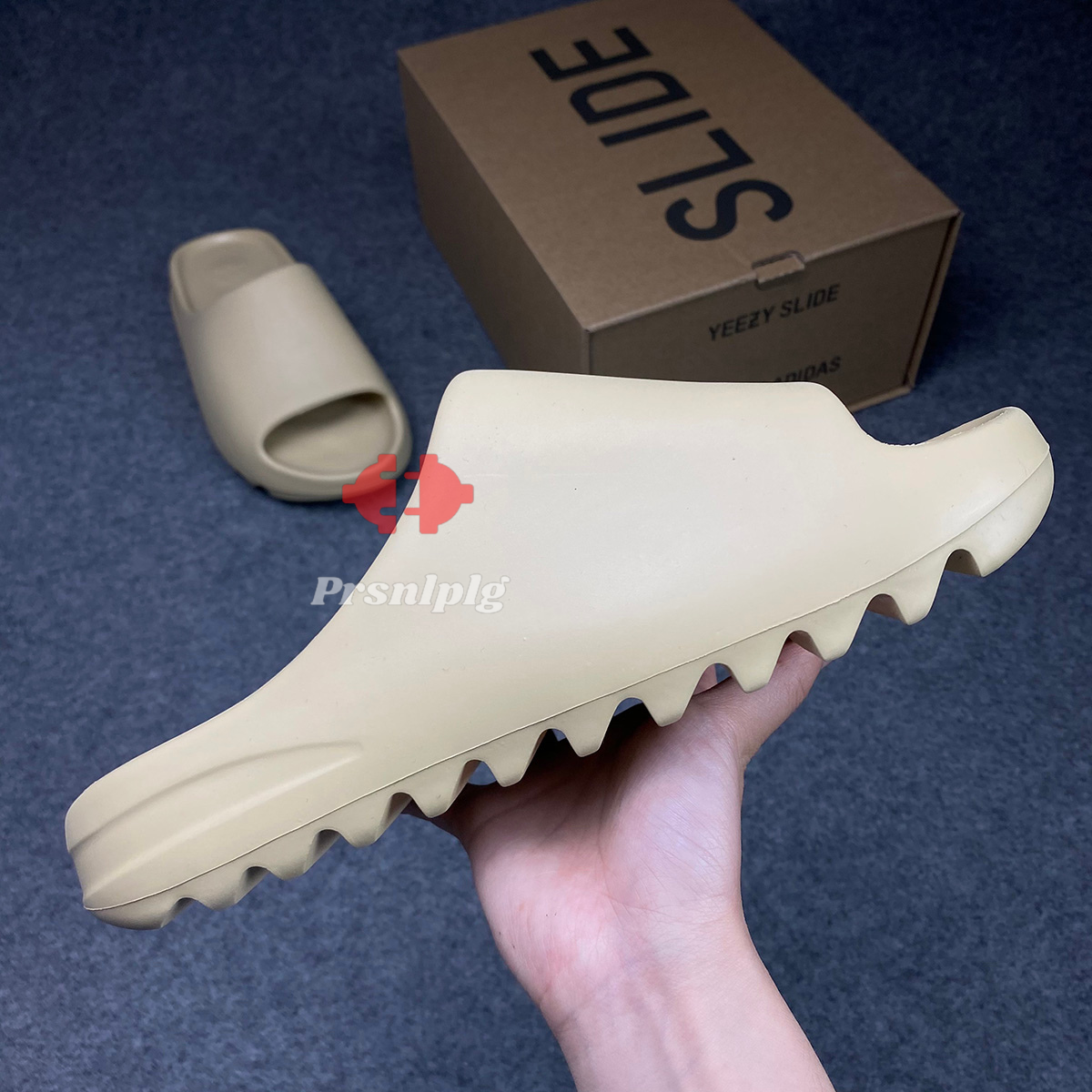 Yeezy Slides 'Desert Sand'