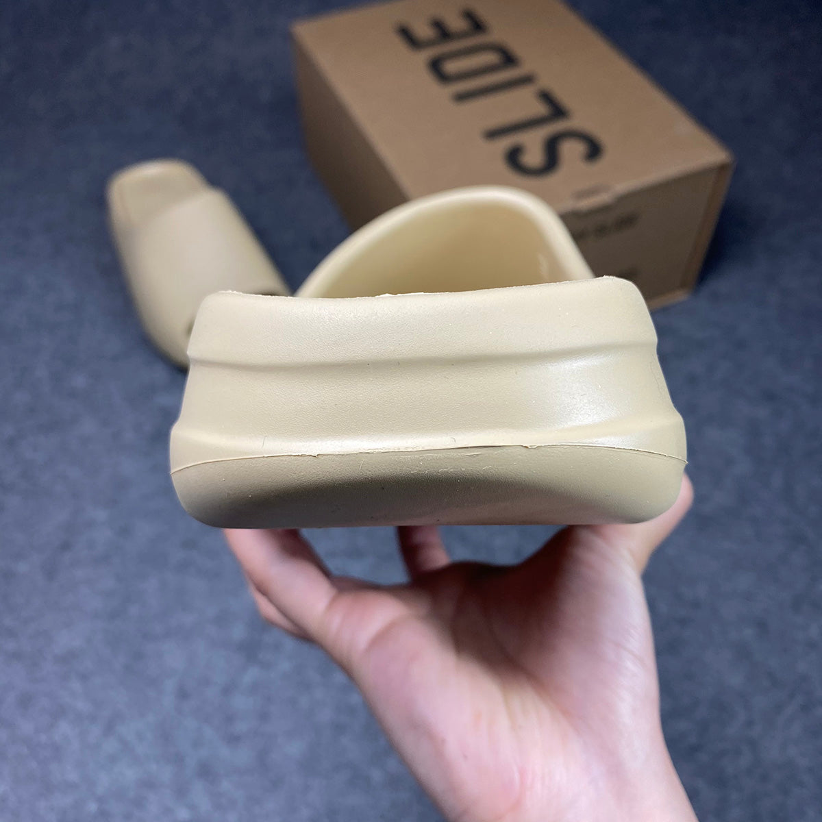 Yeezy claquettes « Sable du désert »