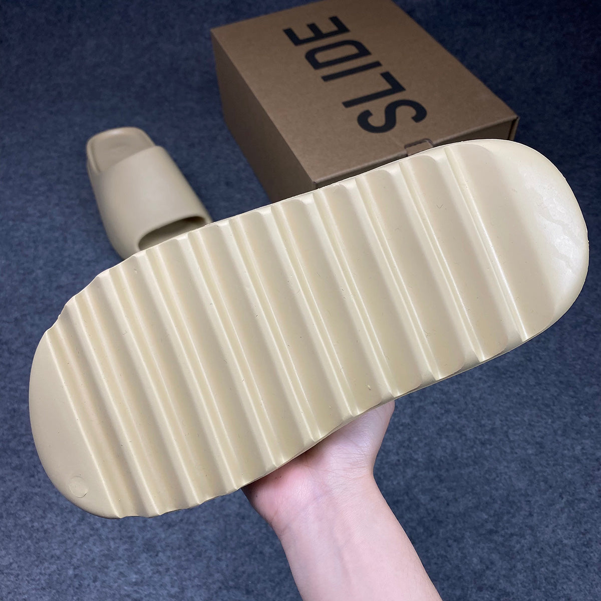 Yeezy Slides 'Desert Sand'