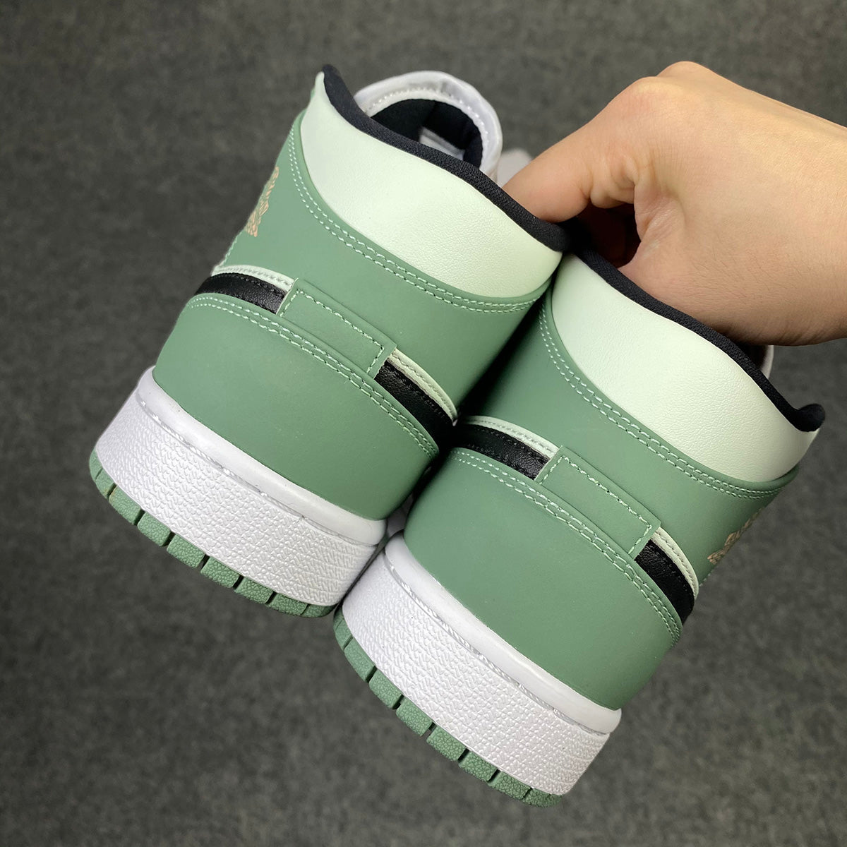 Wmns Air Jordan 1 Mid SE 'Dutch Green'