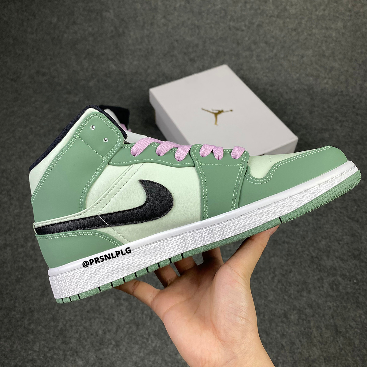 Wmns Air Jordan 1 Mid SE 'Dutch Green'