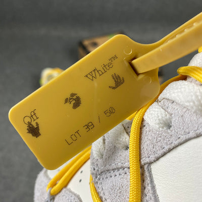 Gebroken wit x Dunk Low 'Lot 39 van 50'