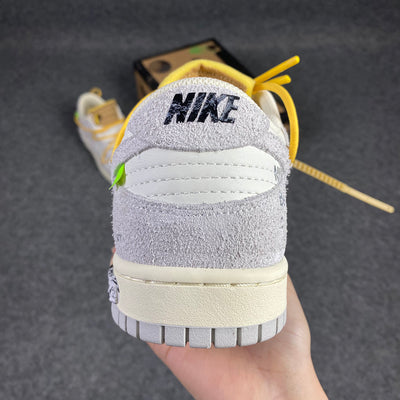Gebroken wit x Dunk Low 'Lot 39 van 50'
