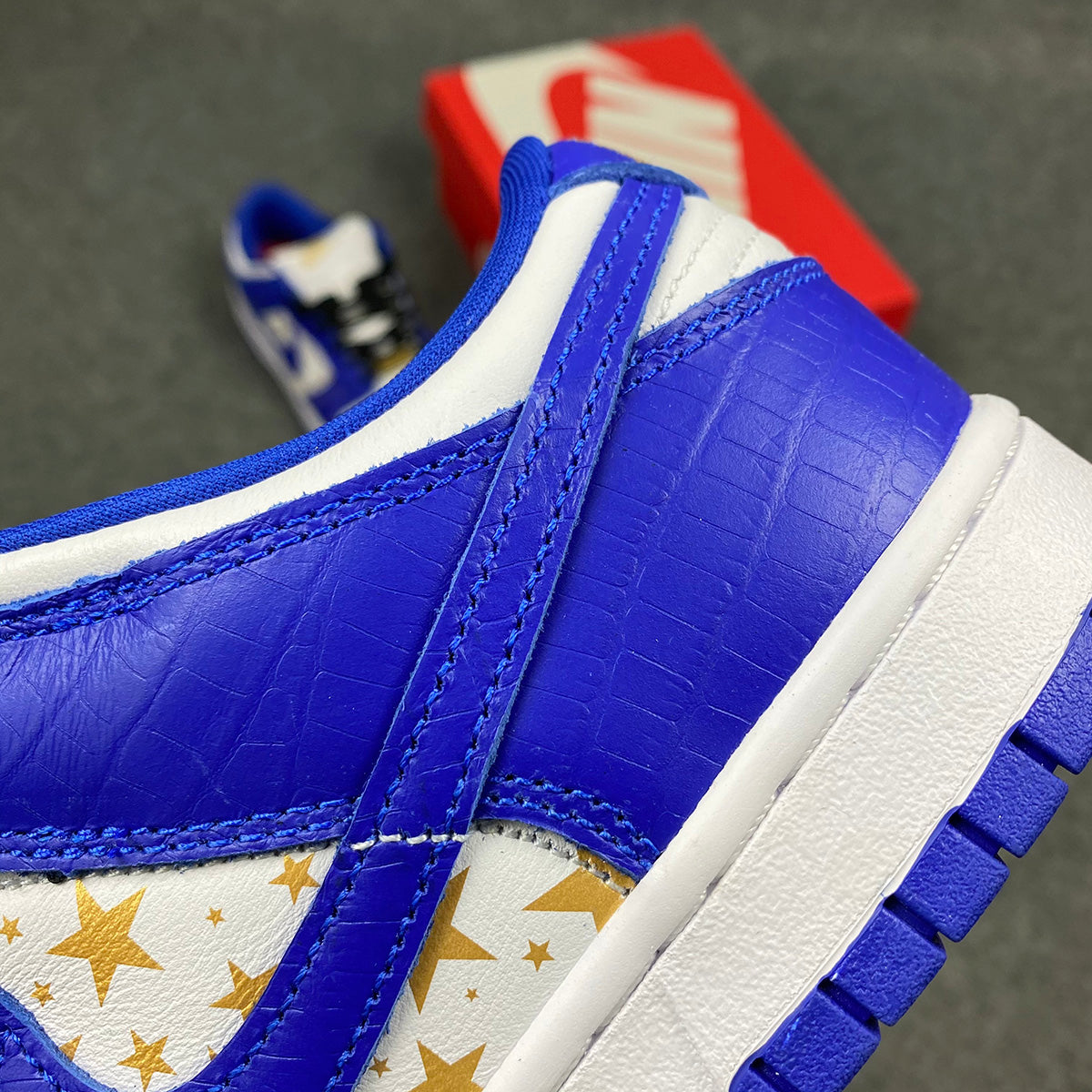 Supreme x Dunk Low OG SB QS 'Hyper Royal'