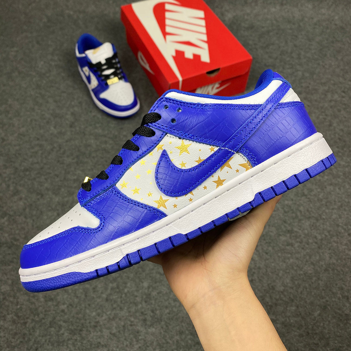 Supreme x Dunk Low OG SB QS 'Hyper Royal'