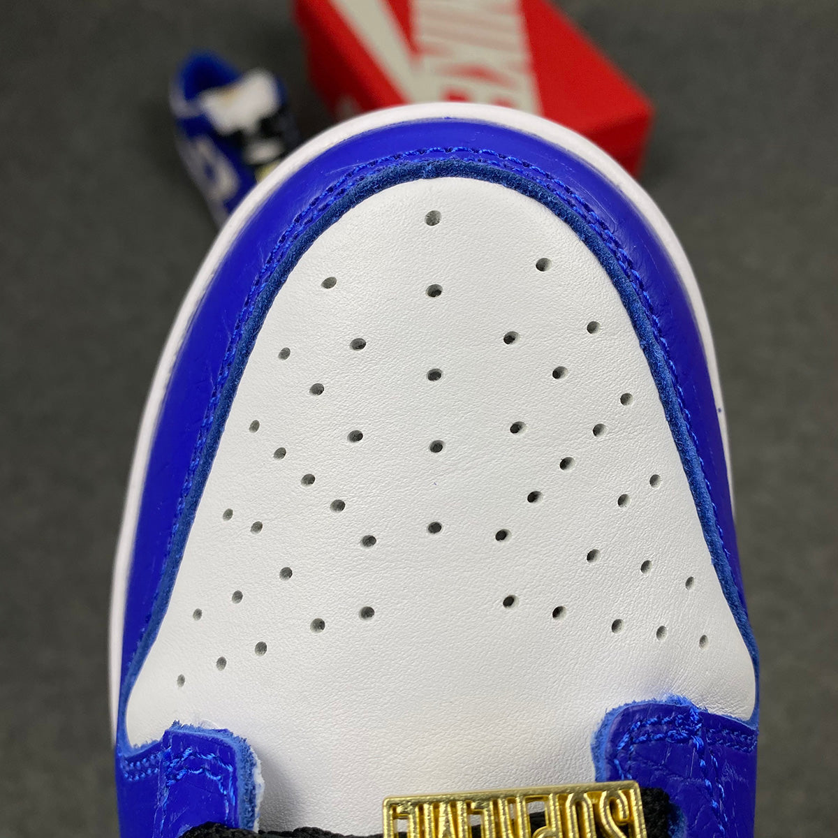 Supreme x Dunk Low OG SB QS 'Hyper Royal'