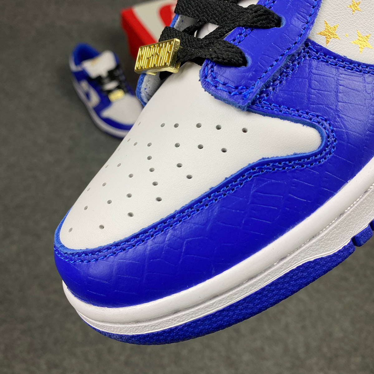 Supreme x Dunk Low OG SB QS 'Hyper Royal'