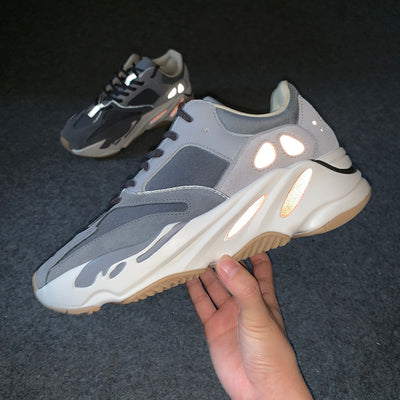Yeezy Boost 700 'Aimant'