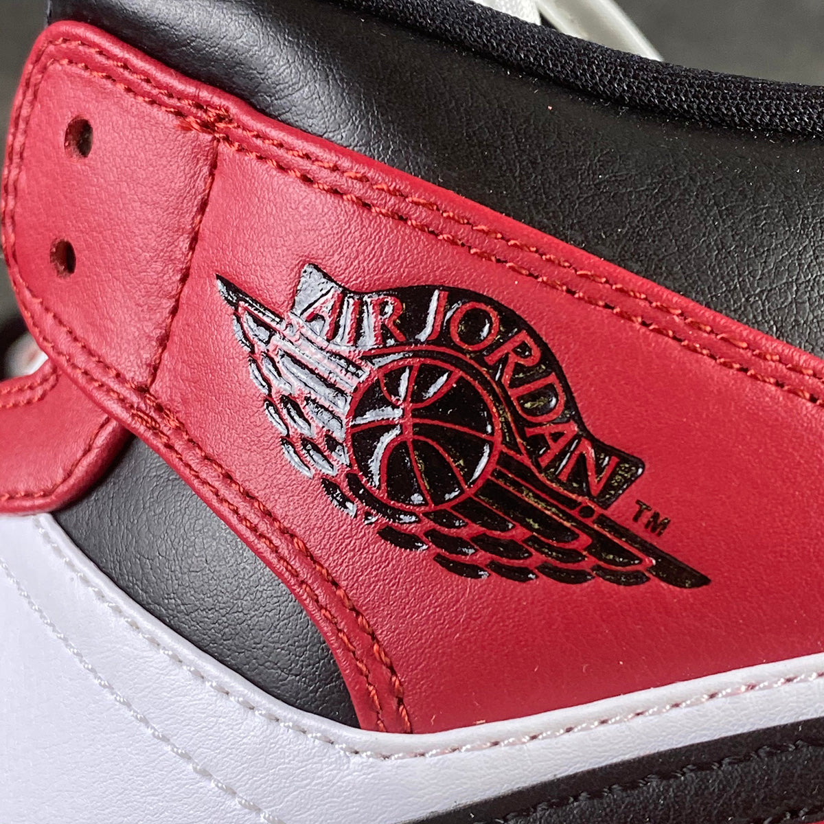 Air Jordan 1 Mid 'Chicago Schwarzer Zeh'