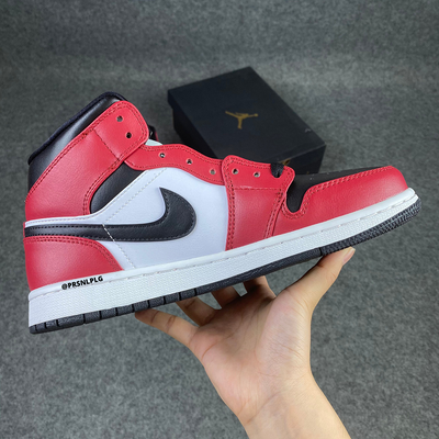 Air Jordan 1 Mid 'Chicago Black Toe'