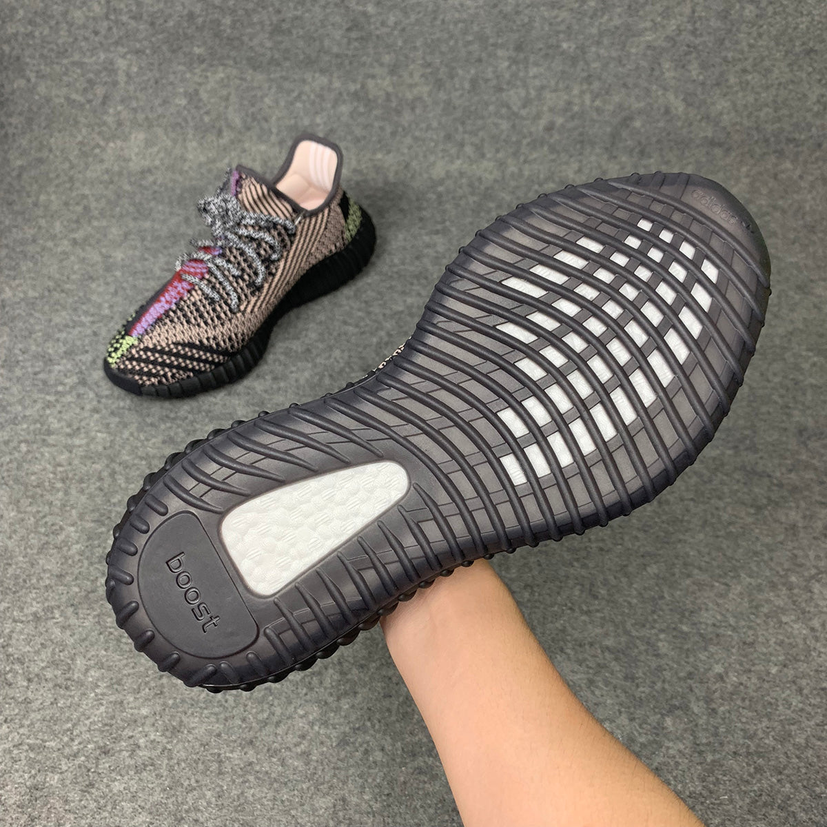 Yeezy Boost 350 V2 'Yecheil niet-reflecterend'