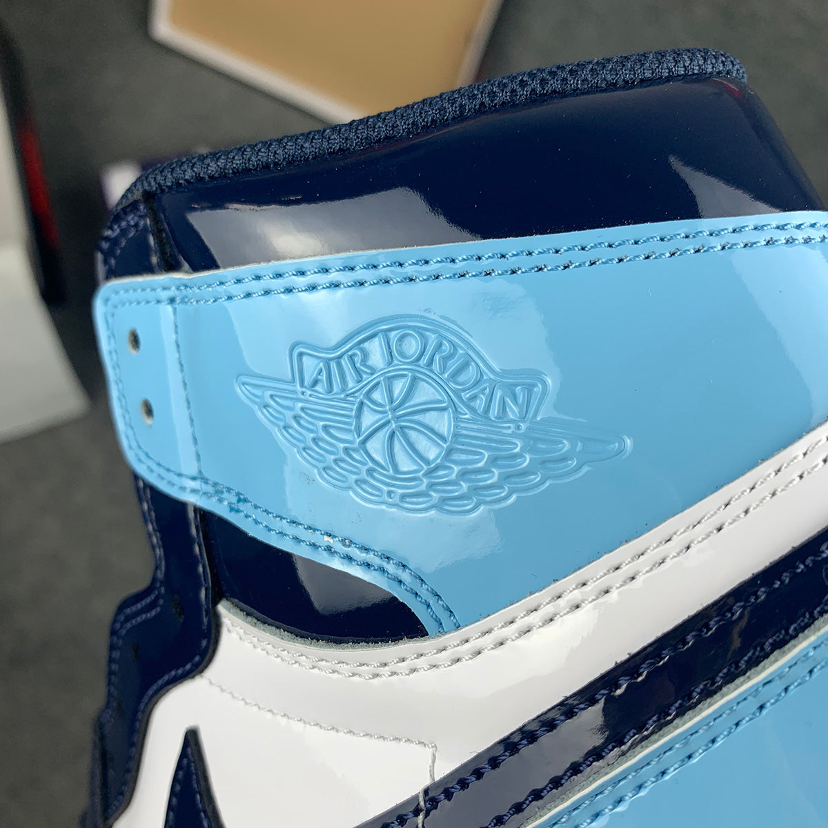 Wmns Air Jordan 1 Retro High OG 'Blue Chill'