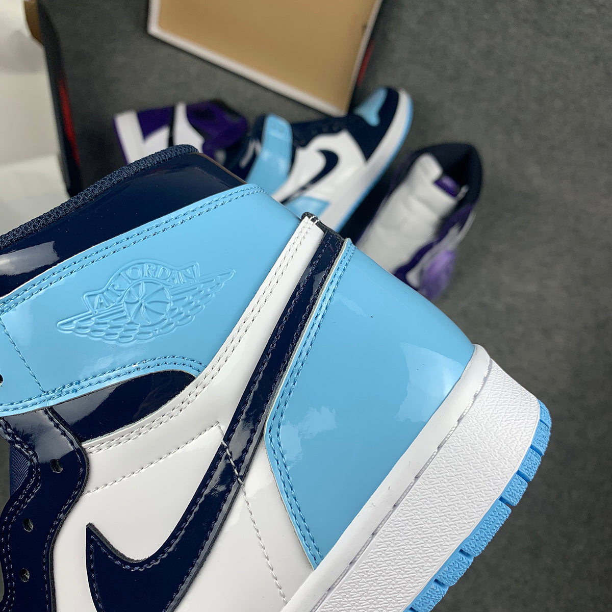 Wmns Air Jordan 1 Retro High OG 'Blue Chill'