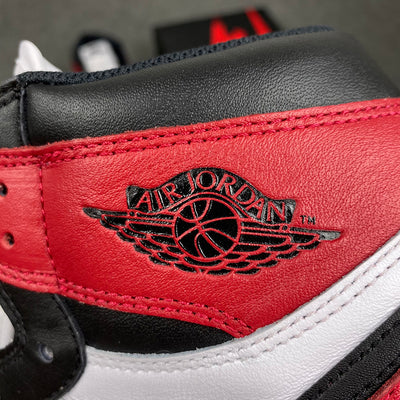 Air Jordan 1 Retro High OG 'Noir Toe' 2016