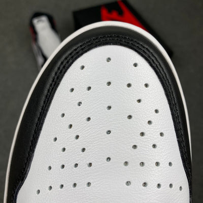 Air Jordan 1 Retro High OG 'Noir Toe' 2016