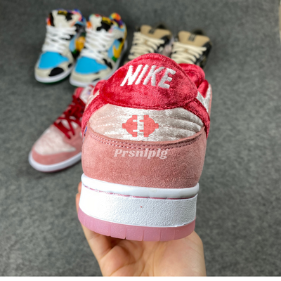 StrangeLove x Dunk Low SB 'Saint-Valentin'