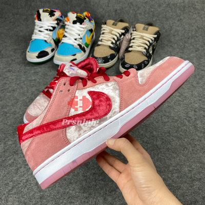 StrangeLove x Dunk Low SB 'Saint-Valentin'