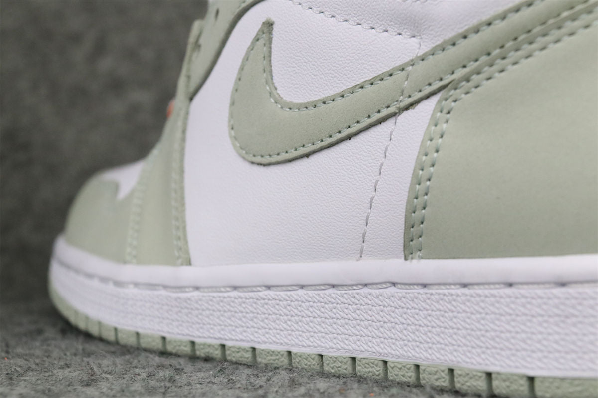 Wmns Air Jordan 1 Retro High OG 'Seafoam'