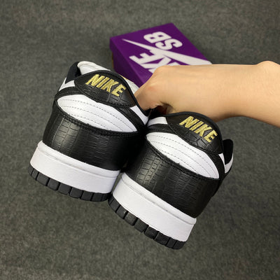 Supreme x Dunk Low OG SB QS 'Black'