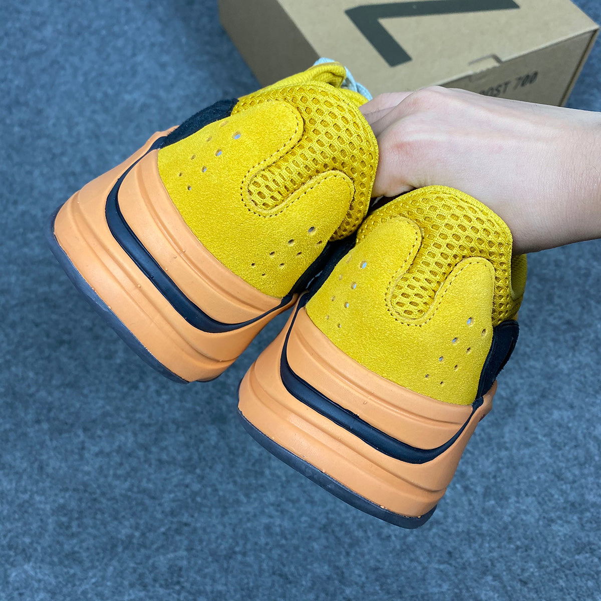 Yeezy Boost 700 "Sonne"