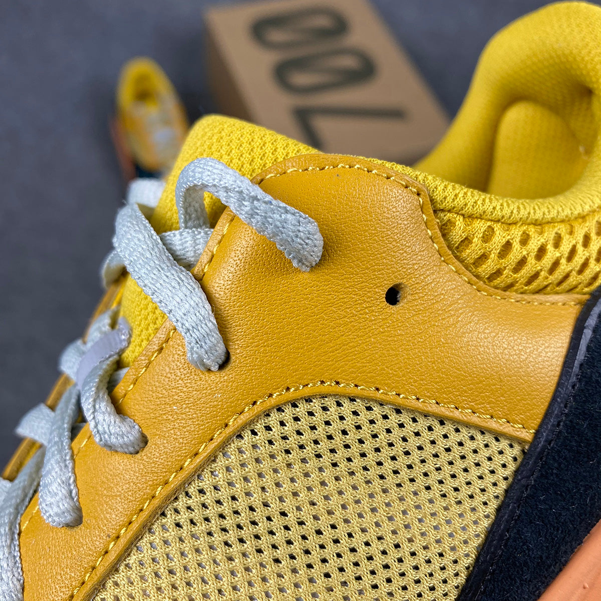 Yeezy Boost 700 "Sonne"