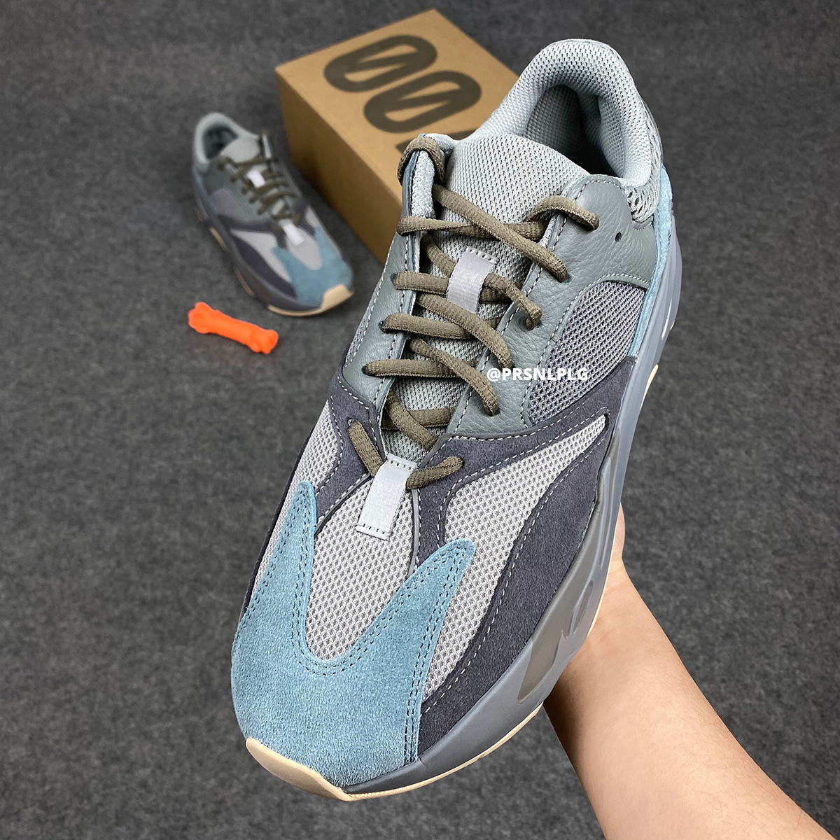 Yeezy Boost 700 'Bleu Sarcelle'