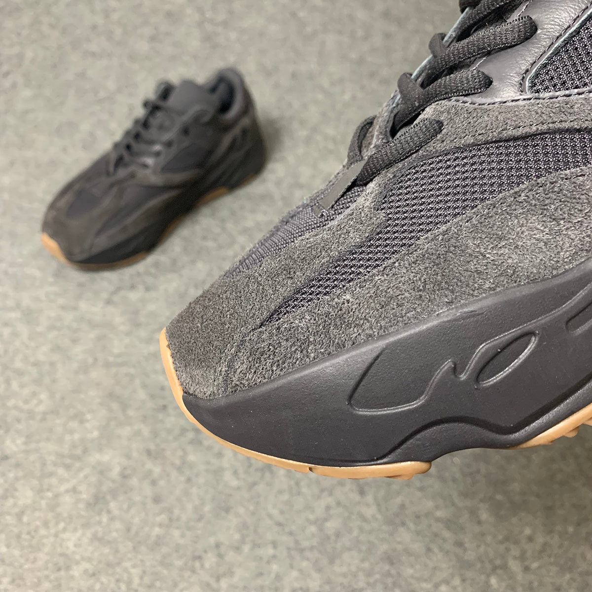 Utility black deals 700