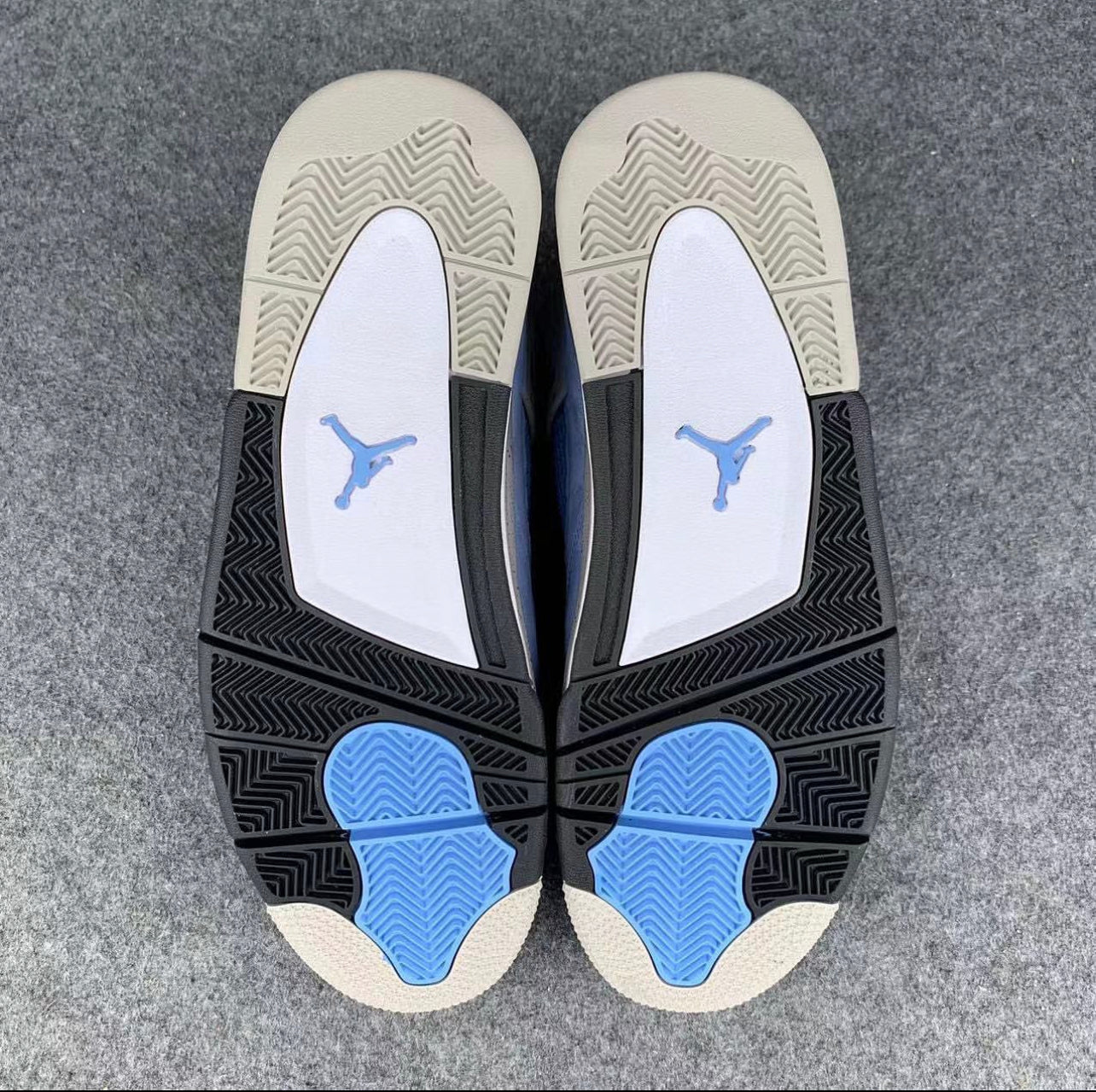 Air Jordan 4 Retro Université Bleu