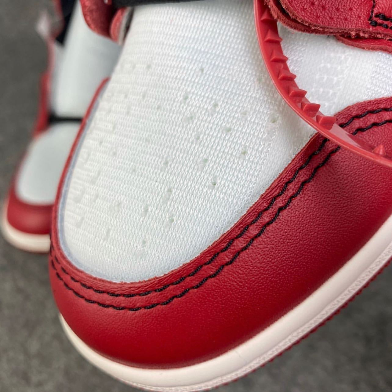 Off-White x Air Jordan 1 Retro High OG 'Chicago'